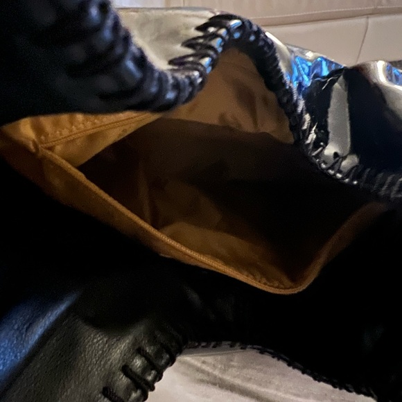 BLACK PATENT LEATHER SHOULDER BAG BY DONALD J PLINER… VERY GOOD CONDITION… LARGE - Picture 12 of 15